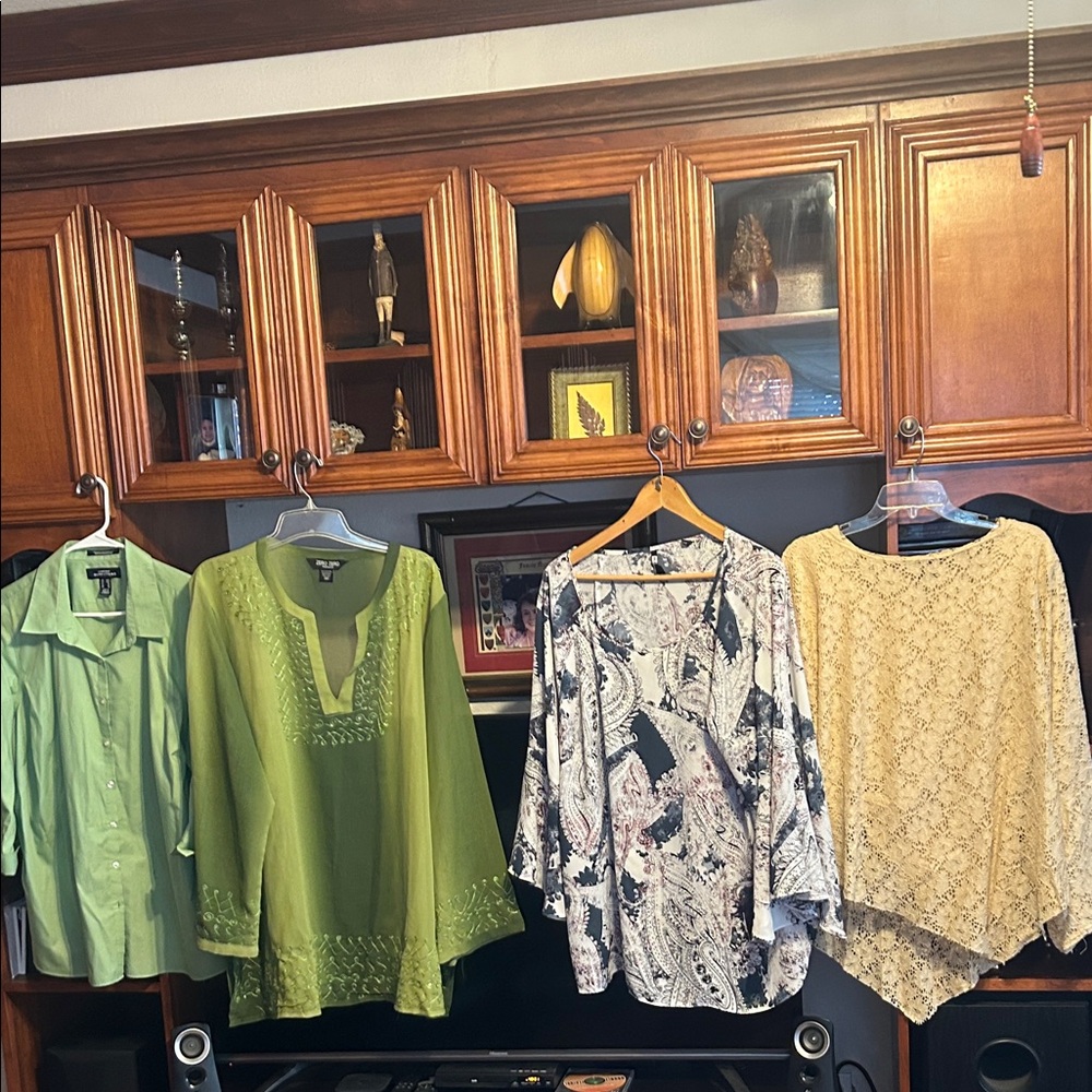 Bundle of 4 nice shirts . Three dressy, one daily wear .